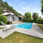 Luxury Villa *